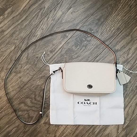 Coach Handbags - NWOT Coach Turnlock Crossbody